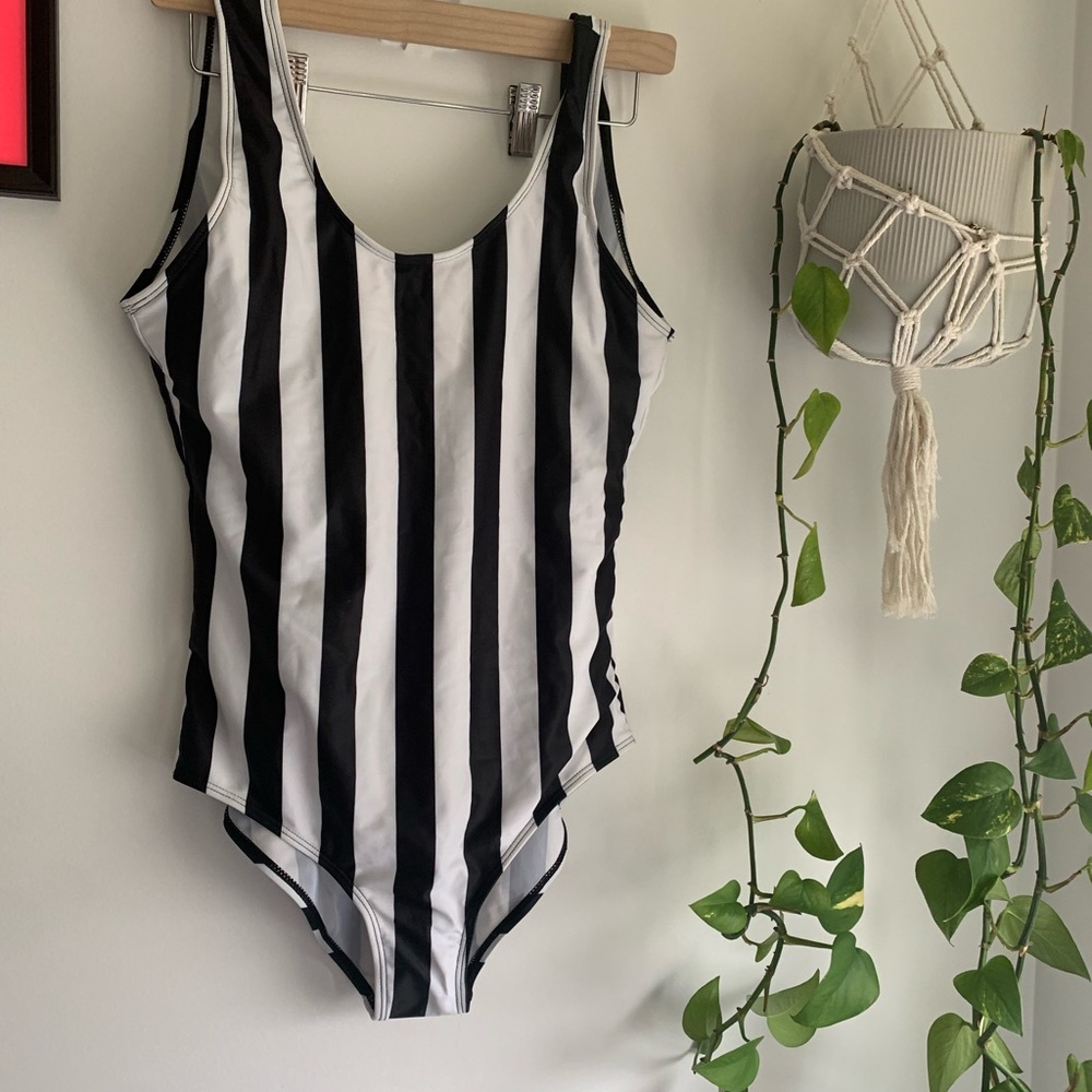 2 for $15 - Black and White striped Bathing Suit / Body Suit 🖤🤍